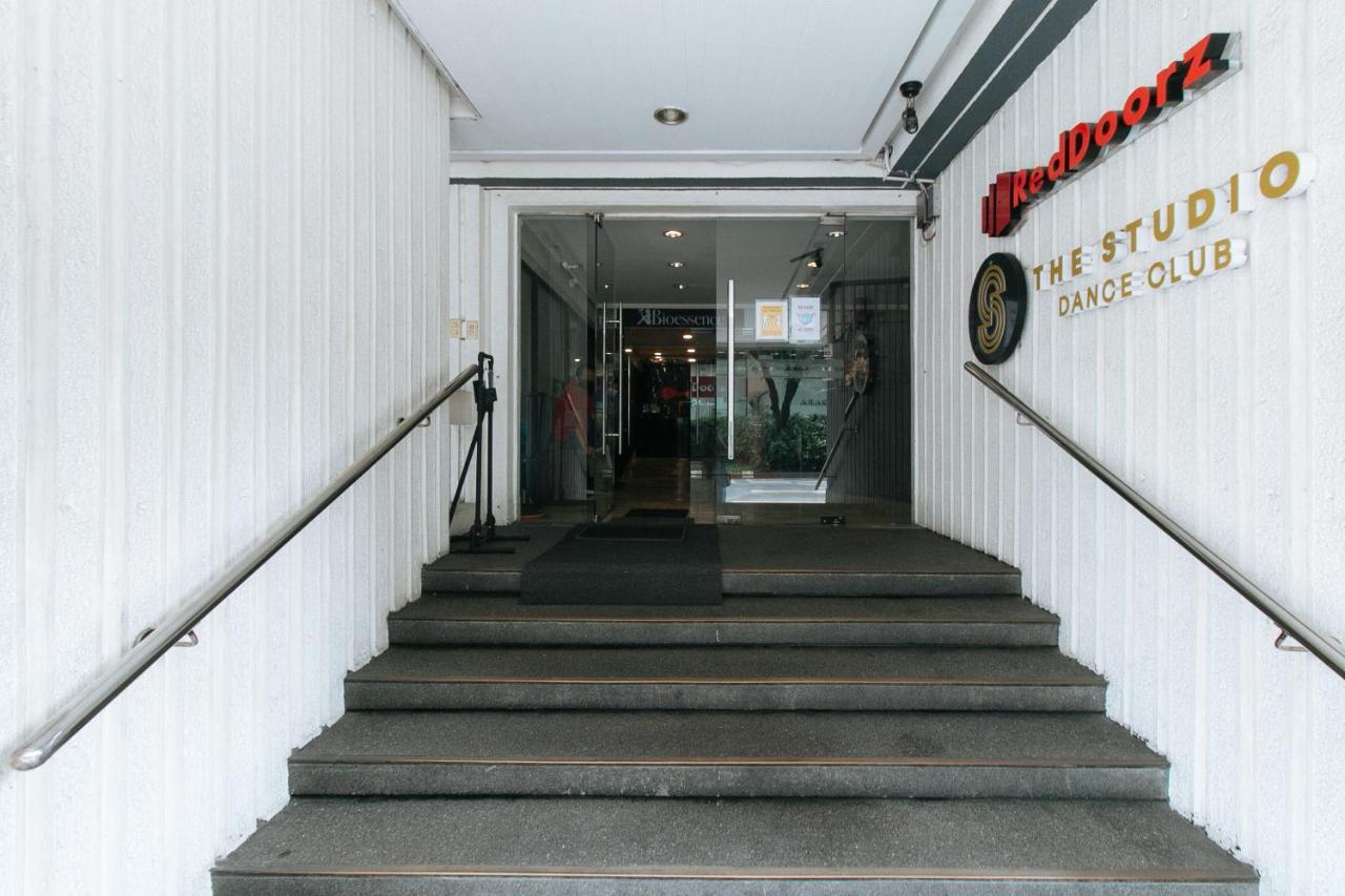Reddoorz Premium Near Greenbelt Makati - Vaccinated Staff Макати Экстерьер фото