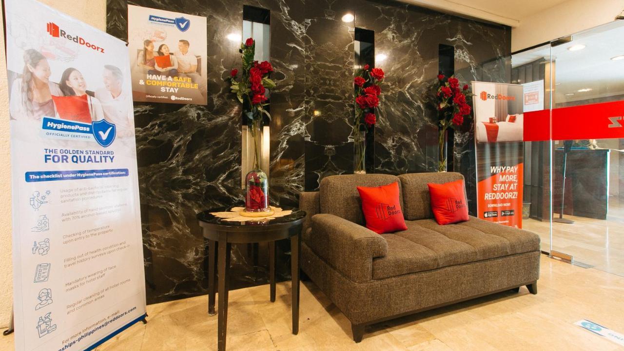 Reddoorz Premium Near Greenbelt Makati - Vaccinated Staff Макати Экстерьер фото