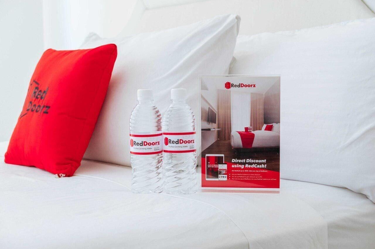 Reddoorz Premium Near Greenbelt Makati - Vaccinated Staff Макати Экстерьер фото