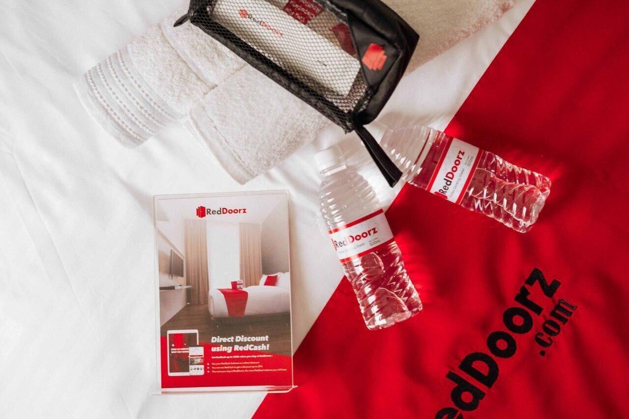 Reddoorz Premium Near Greenbelt Makati - Vaccinated Staff Макати Экстерьер фото