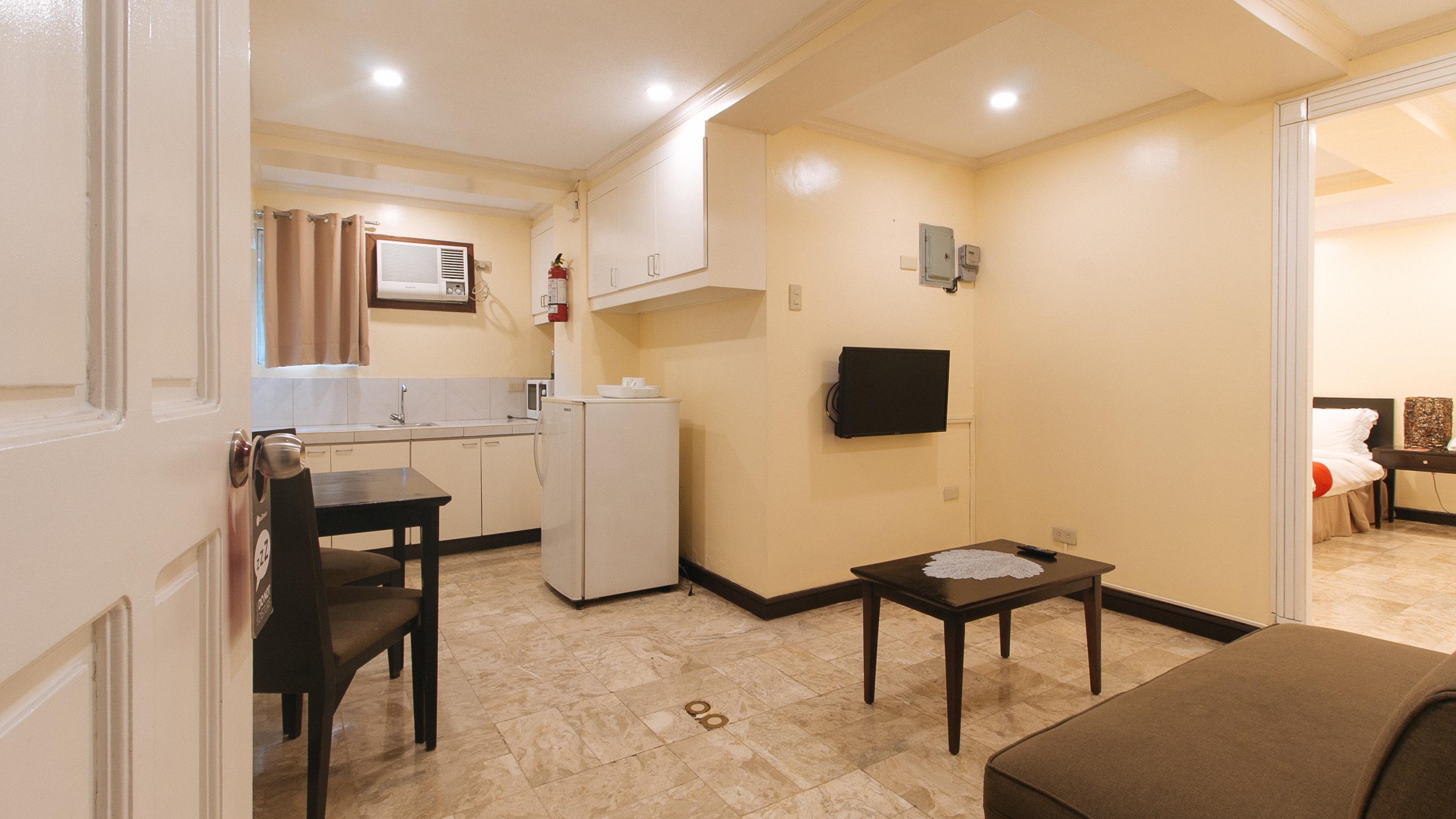 Reddoorz Premium Near Greenbelt Makati - Vaccinated Staff Макати Экстерьер фото