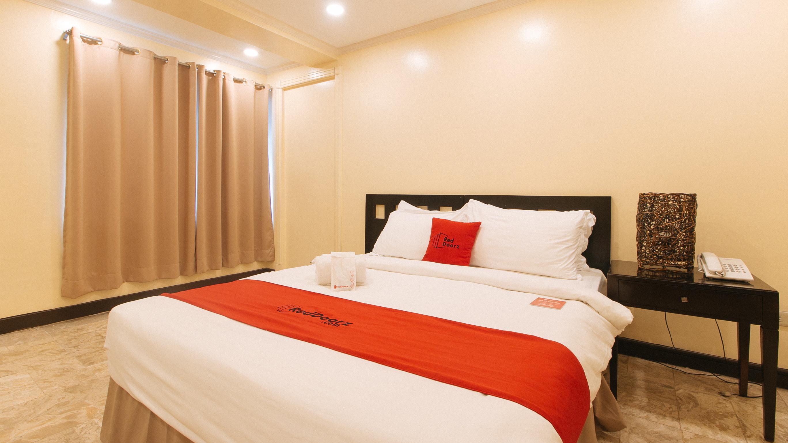 Reddoorz Premium Near Greenbelt Makati - Vaccinated Staff Макати Экстерьер фото