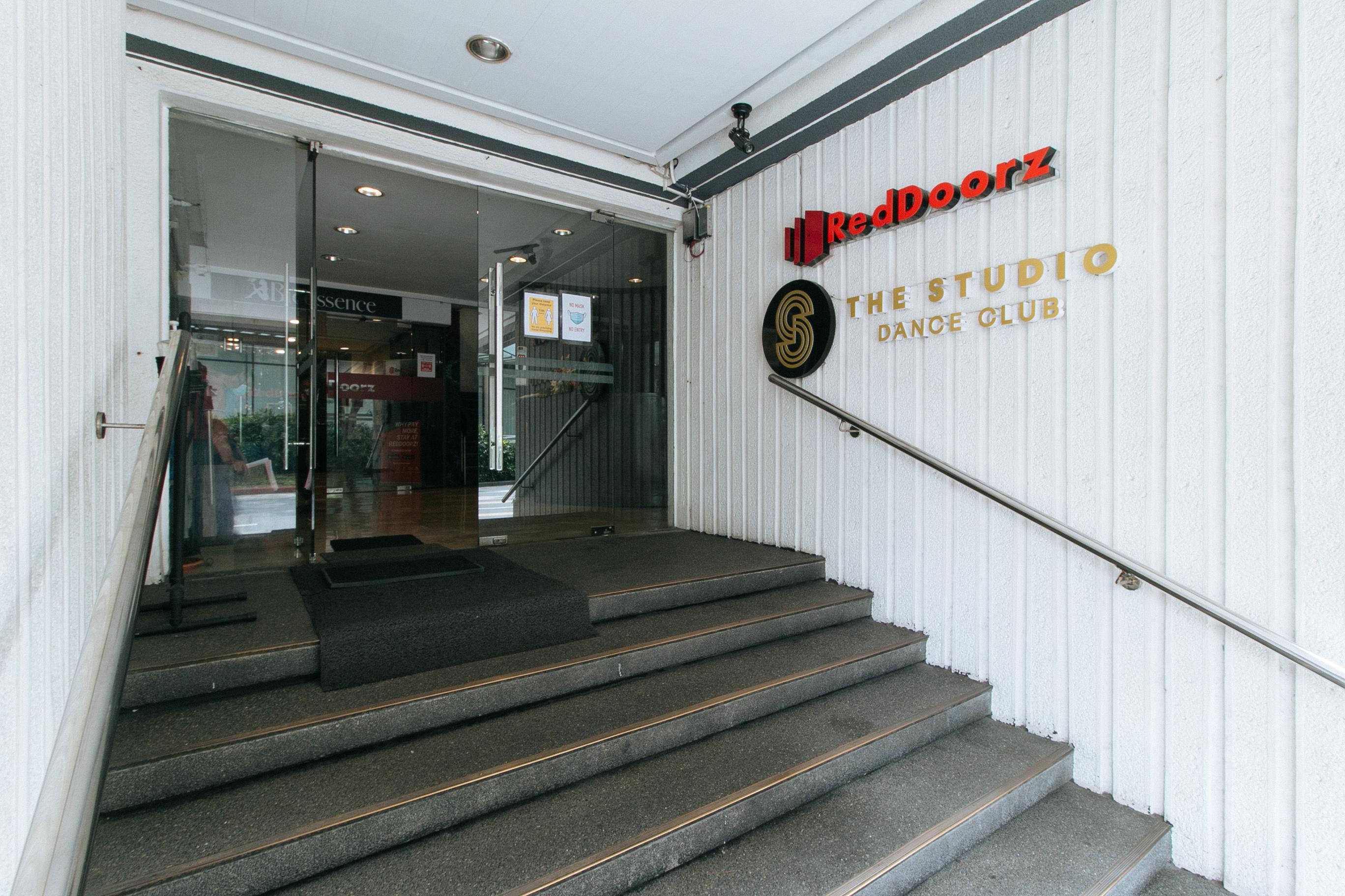 Reddoorz Premium Near Greenbelt Makati - Vaccinated Staff Макати Экстерьер фото