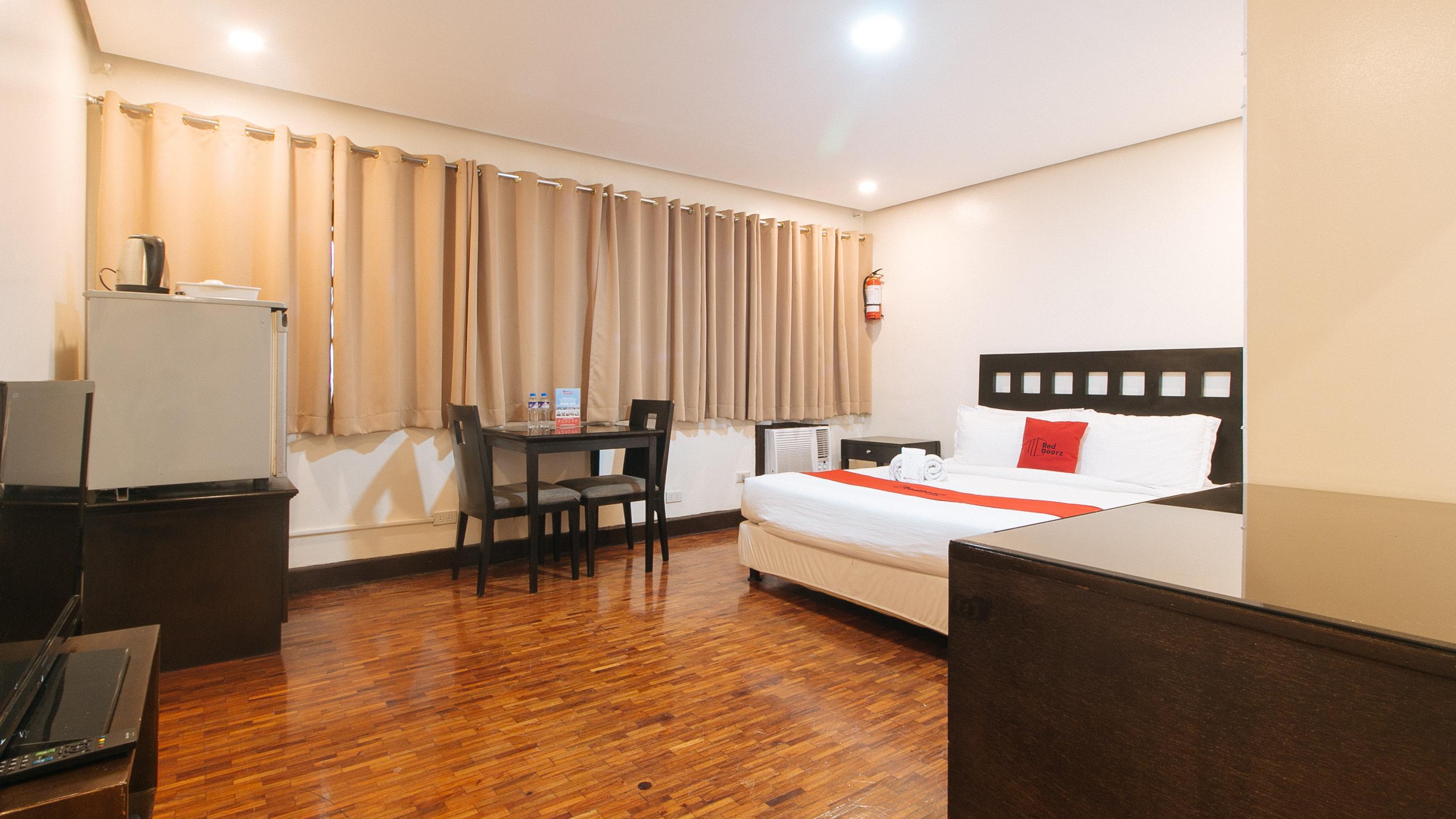 Reddoorz Premium Near Greenbelt Makati - Vaccinated Staff Макати Экстерьер фото