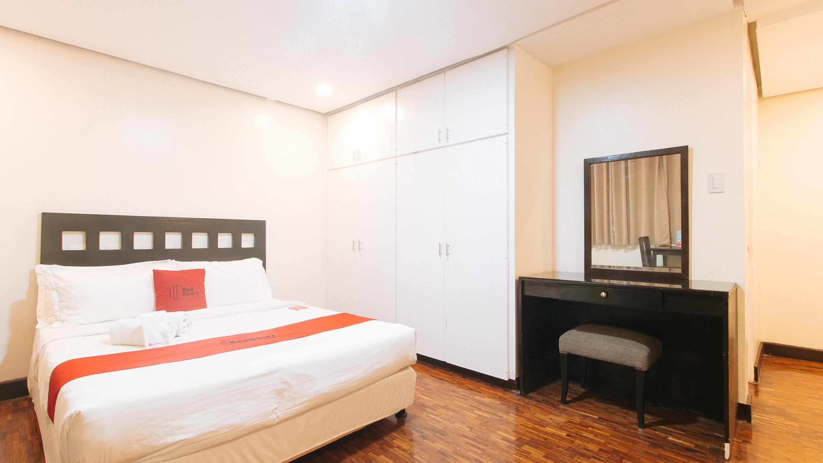Reddoorz Premium Near Greenbelt Makati - Vaccinated Staff Макати Экстерьер фото