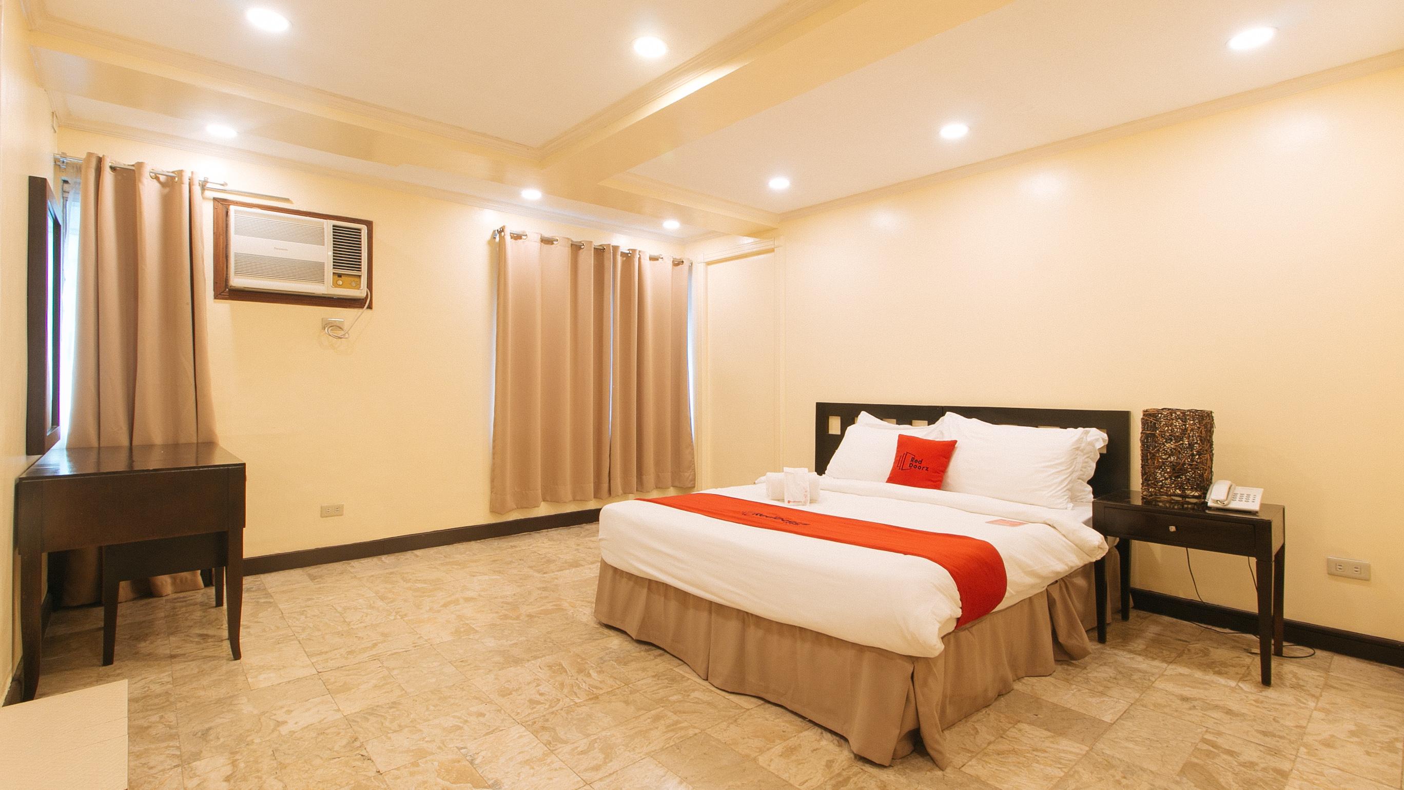 Reddoorz Premium Near Greenbelt Makati - Vaccinated Staff Макати Экстерьер фото
