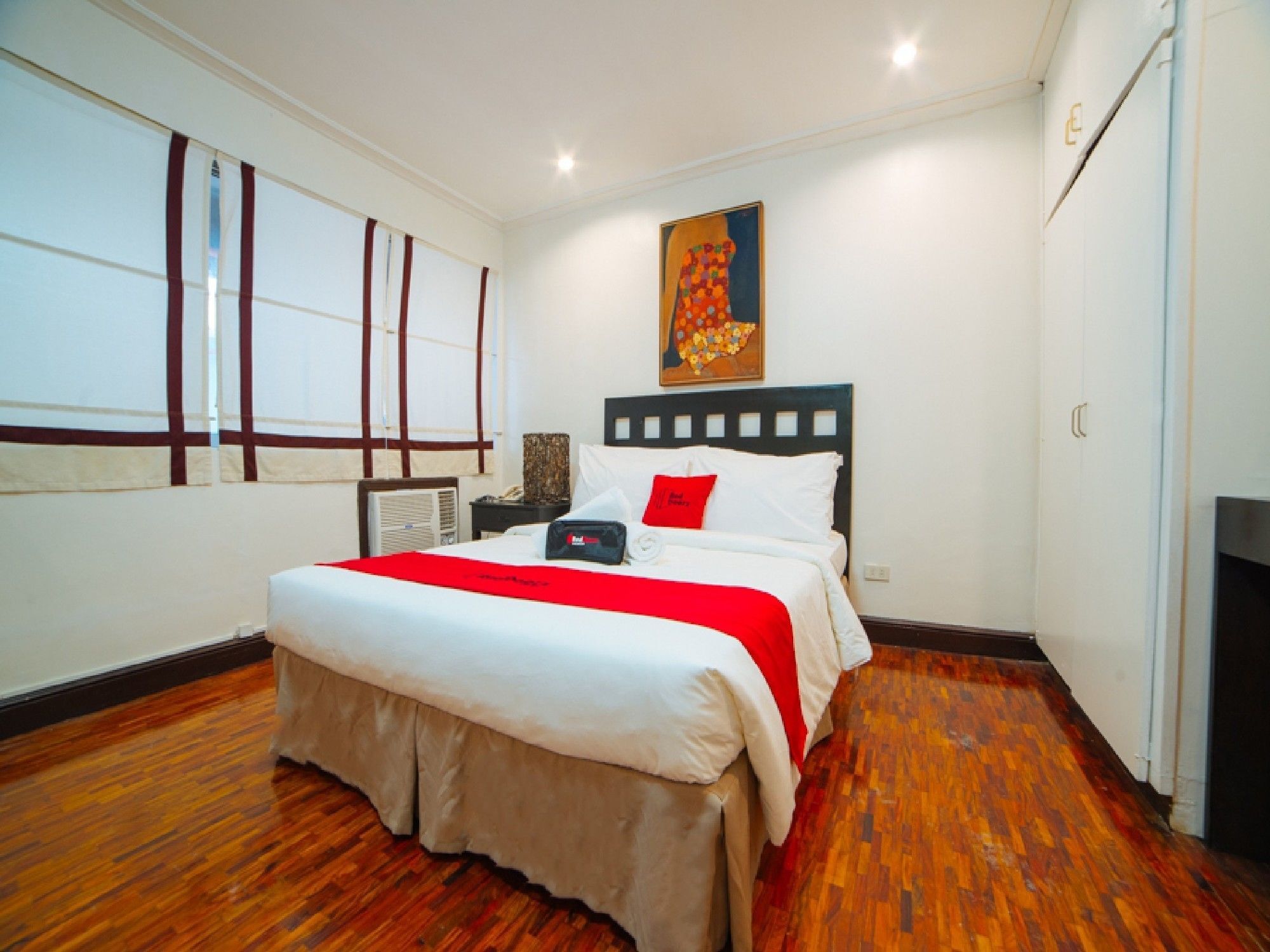 Reddoorz Premium Near Greenbelt Makati - Vaccinated Staff Макати Экстерьер фото